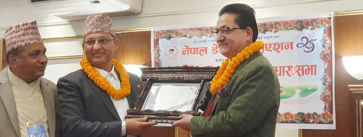 नेपाल फार्मर्स एडभाइजरी काउन्सिलका अध्यक्ष डा.योगेन्द्र कुमार कार्की ज्यु लाई बिशिस्ट ब्याक्तित्व , रास्ट्रिय सम्मान २०८० बाट सम्मान